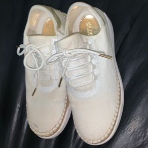 Lightly used- beautiful and unique - comfortable